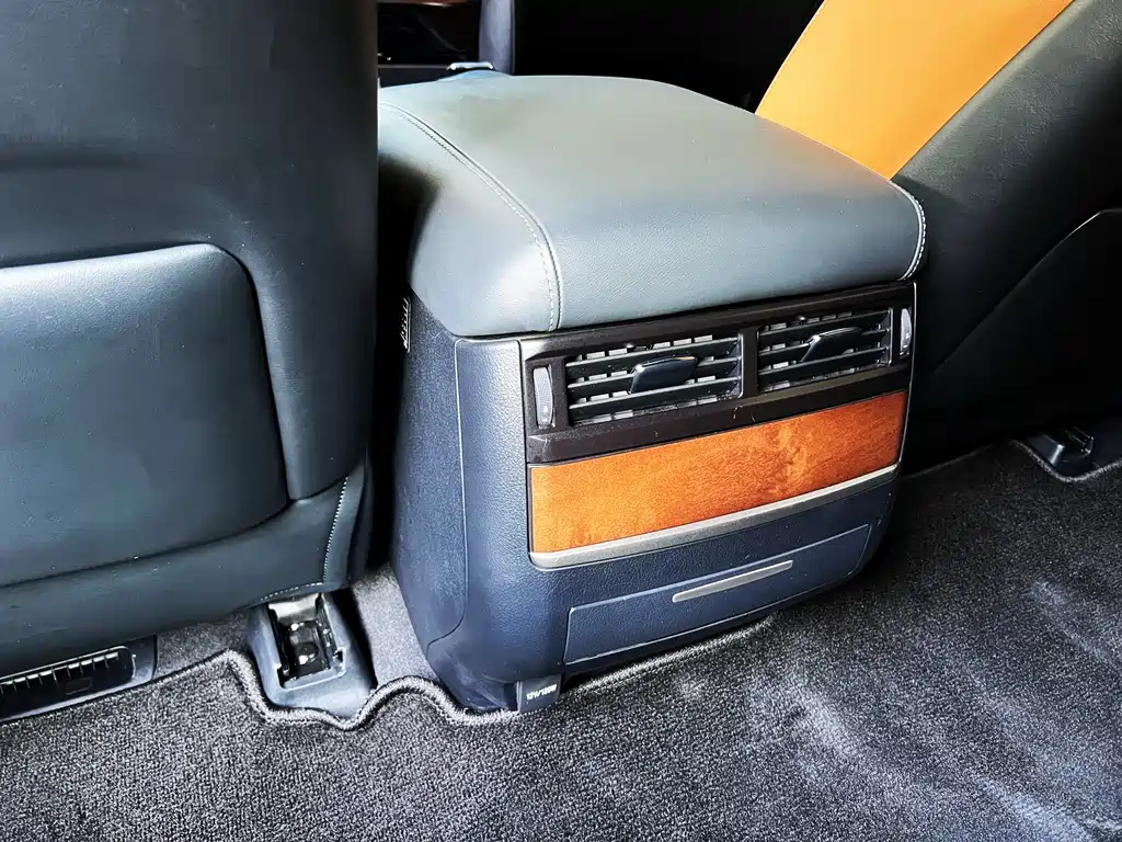 Lexus LX 2022 — фото 12