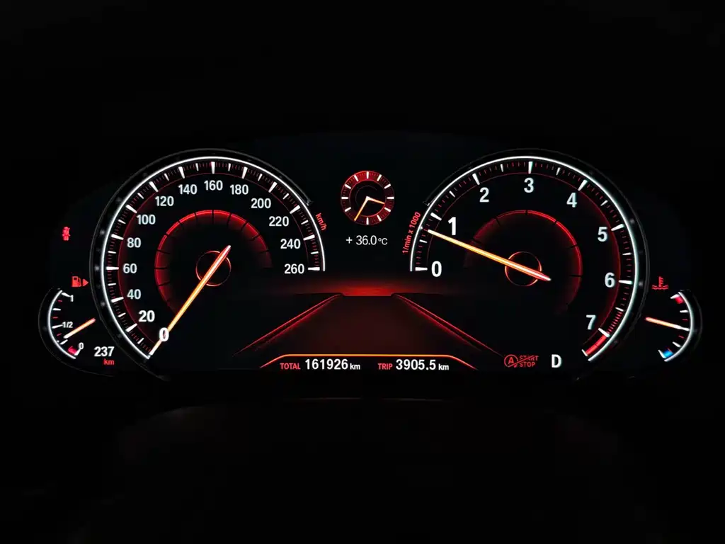 BMW 5 Series 2017 — фото 15