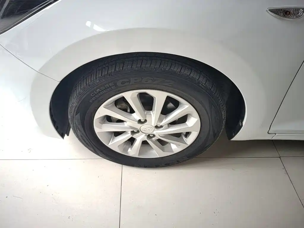 Hyundai Verna 2017 — фото 23