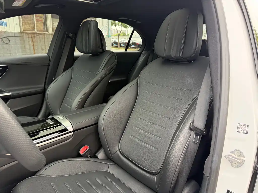 Mercedes-Benz C-Class 2023 — фото 13