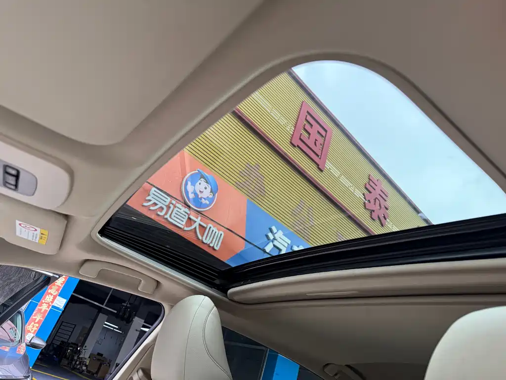 Toyota Camry 2021 — фото 18