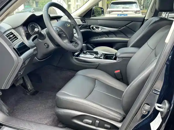 Infiniti Q70 2016