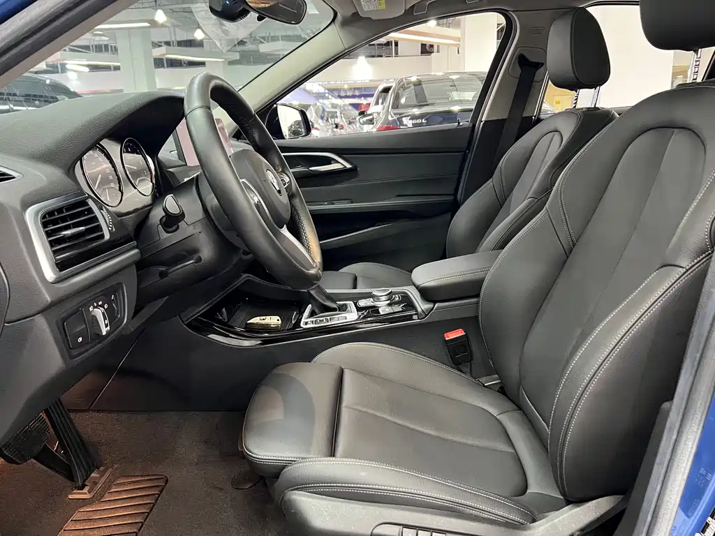BMW 1 Series 2019 — фото 11