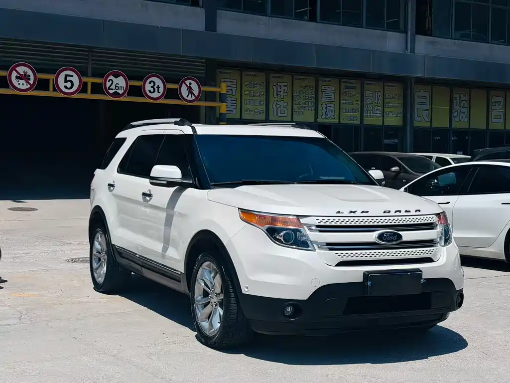 Ford Explorer 2014 — фото 1