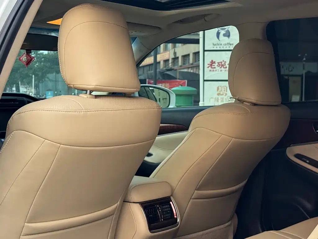 Toyota Crown 2015
