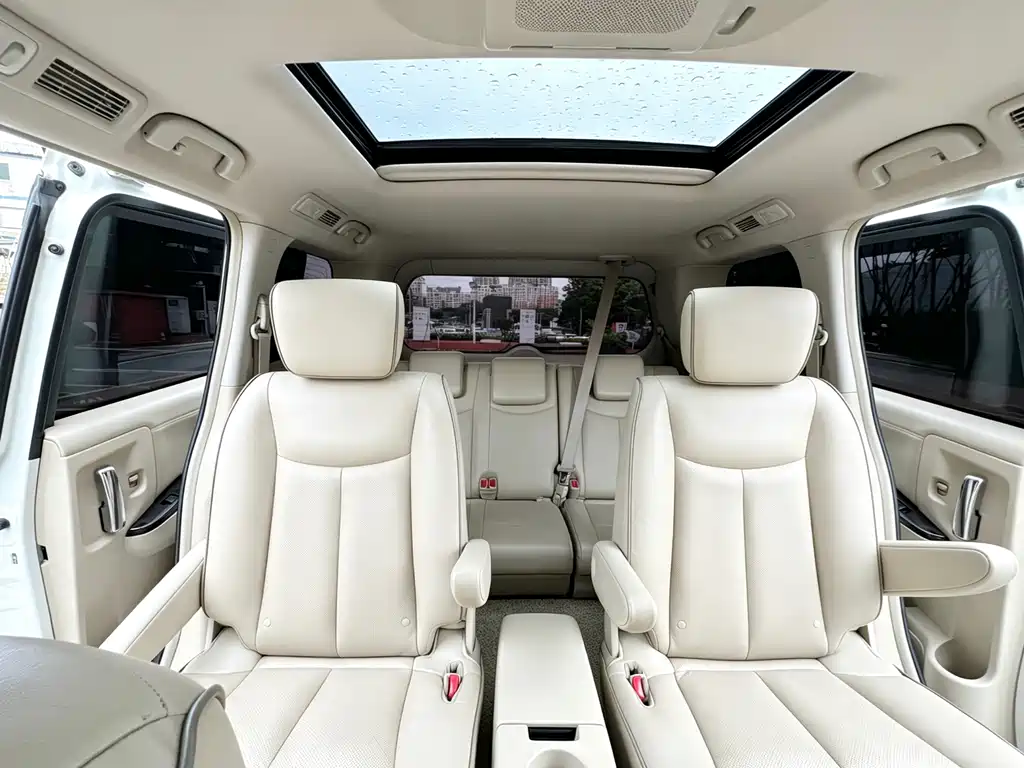 Nissan Quest 2015 — фото 25