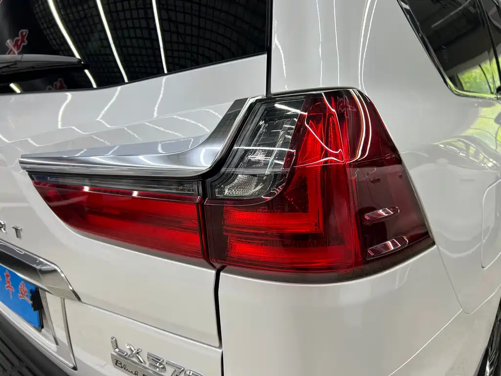 Lexus LX 2019 — фото 28