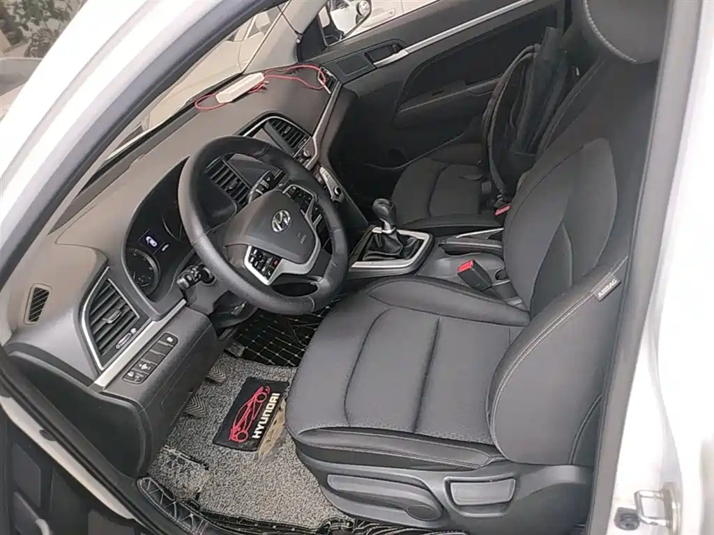 Hyundai Elantra 2017 — фото 15