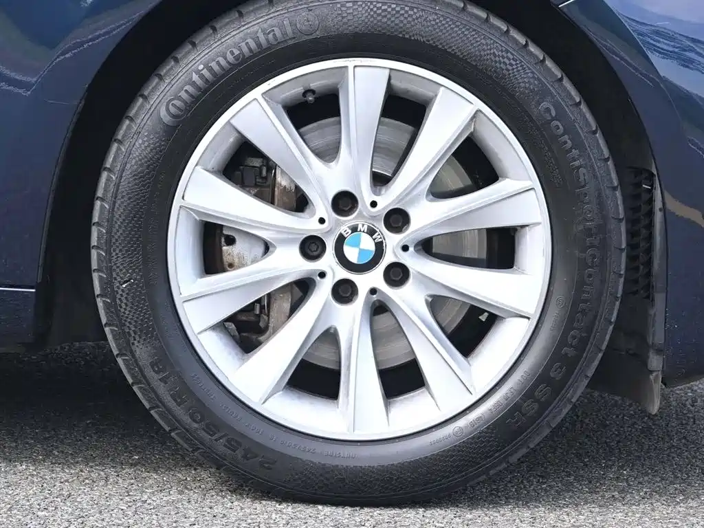BMW 5 Series GT 2016 — фото 16