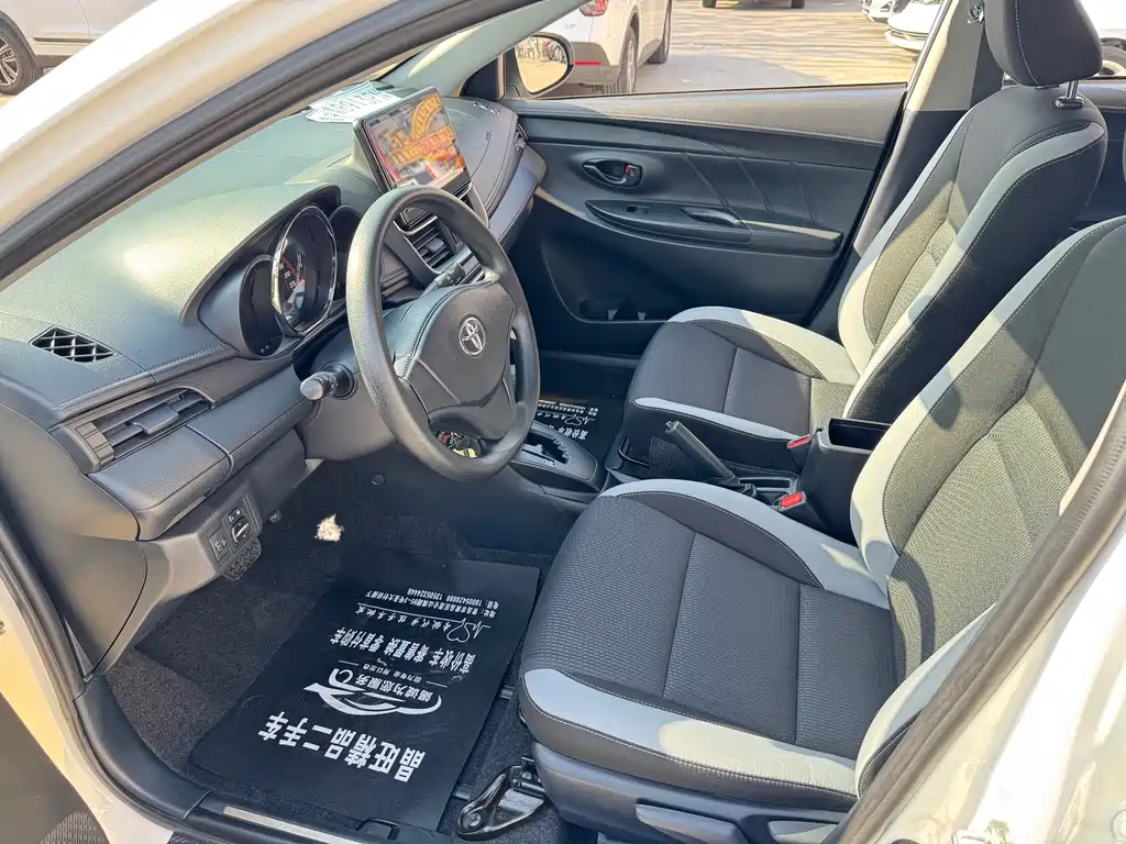 Toyota Yaris L 2021 — фото 8