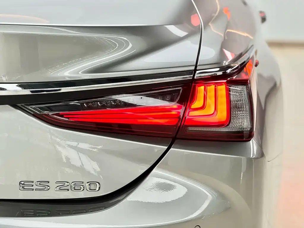 Lexus ES 2023 — фото 18