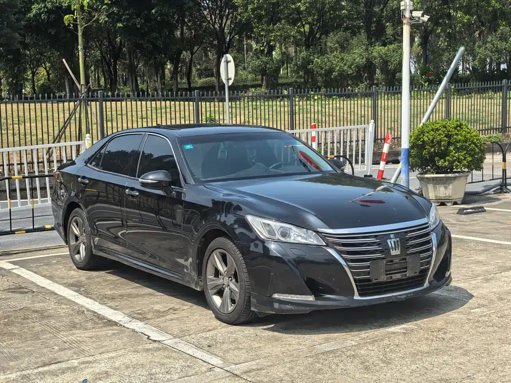 Toyota Crown 2016 — фото 3