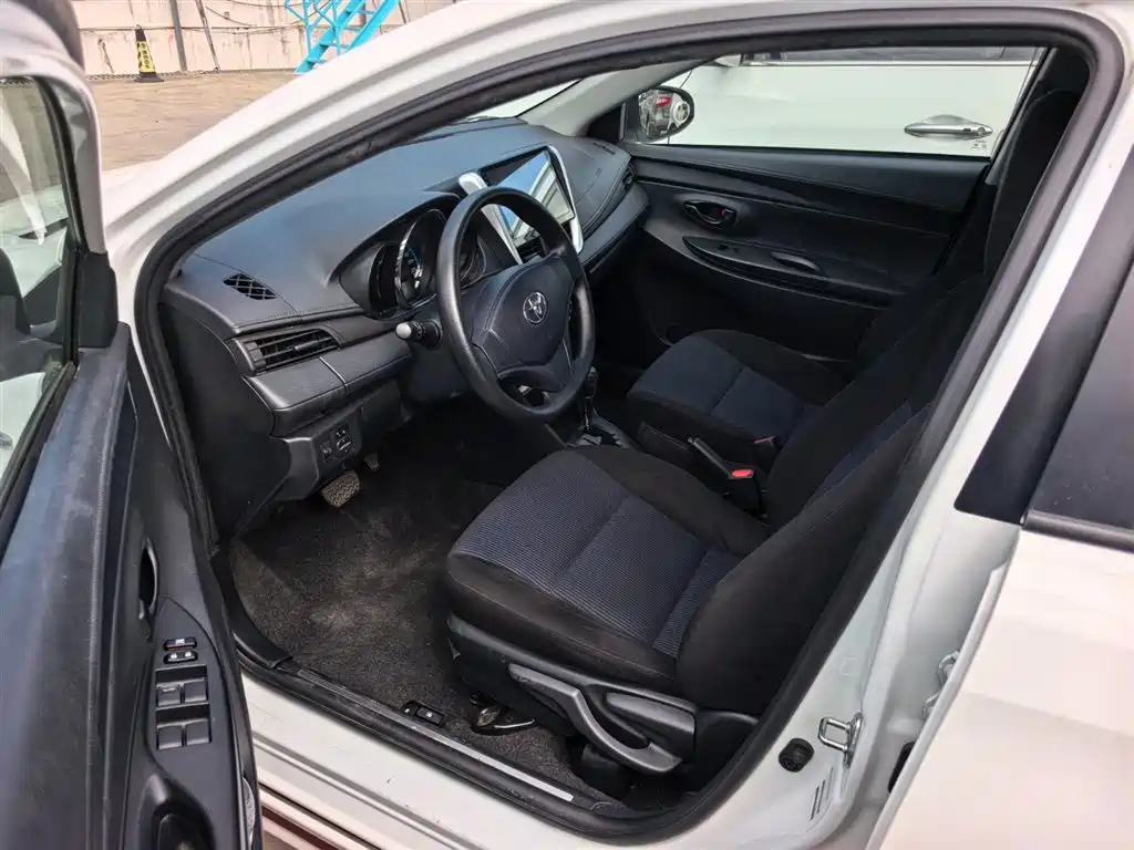 Toyota Yaris L 2018 — фото 7