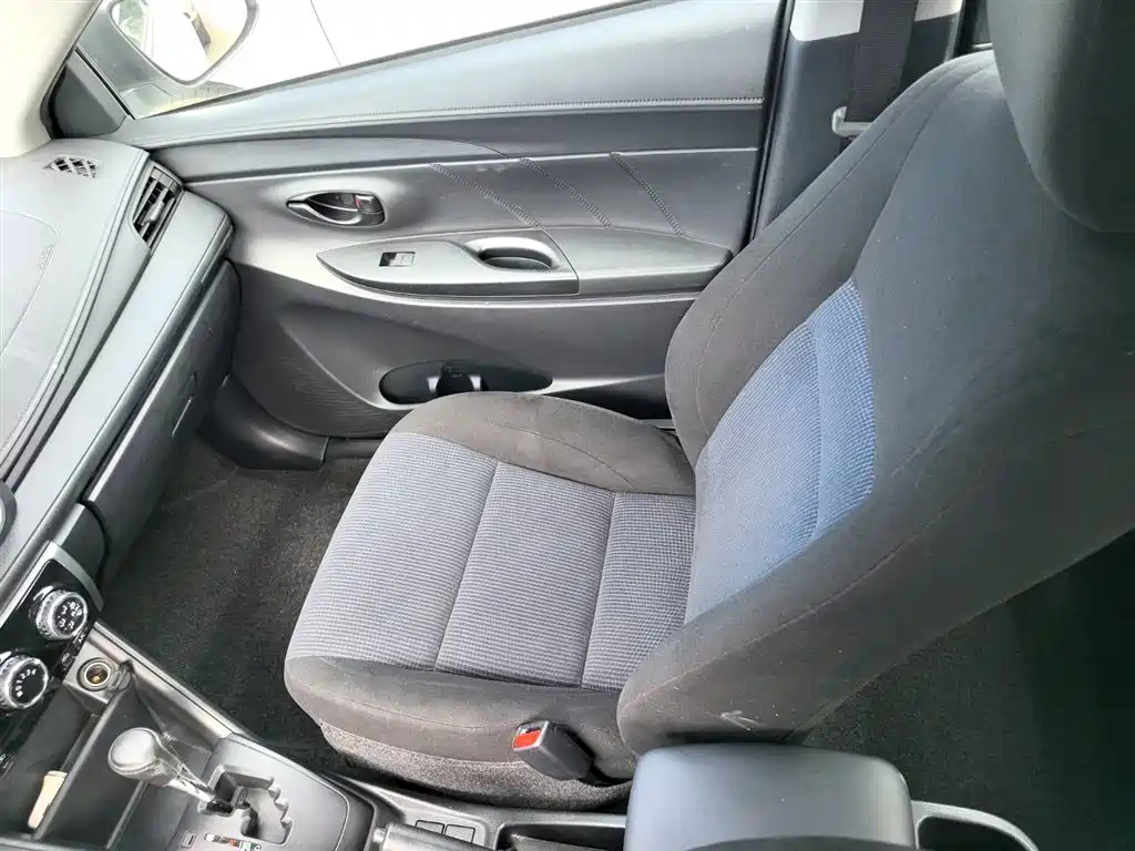 Toyota Yaris L 2018 — фото 10