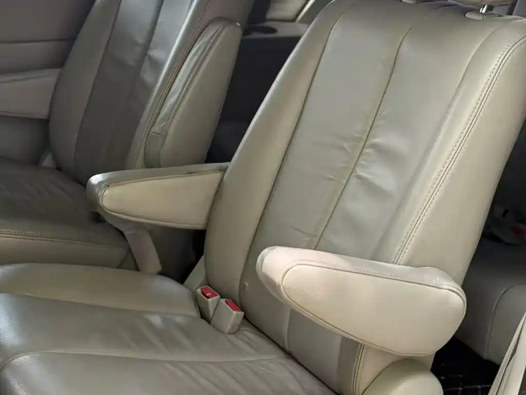 Mazda 8 2011
