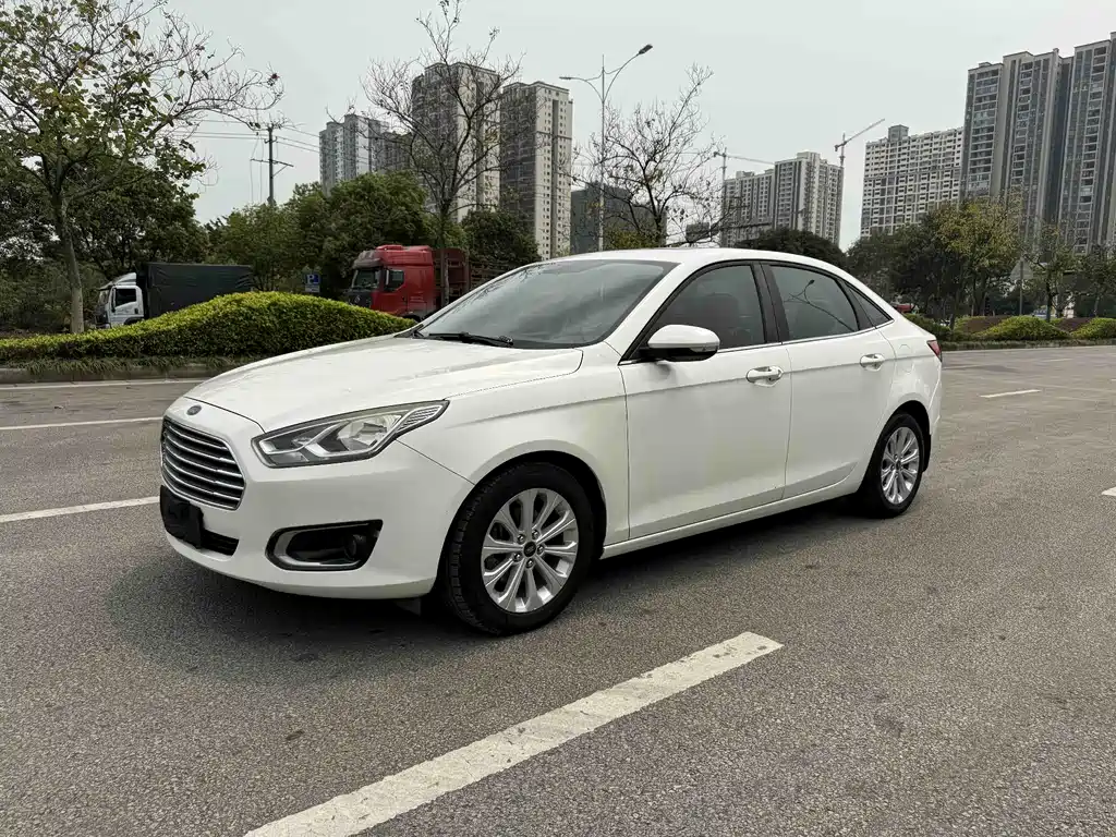 Ford Escort 2015 — фото 1