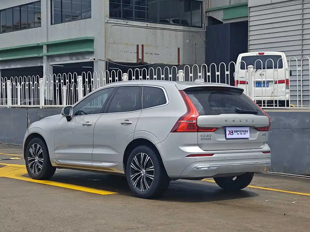 Volvo XC60 2021 — фото 6