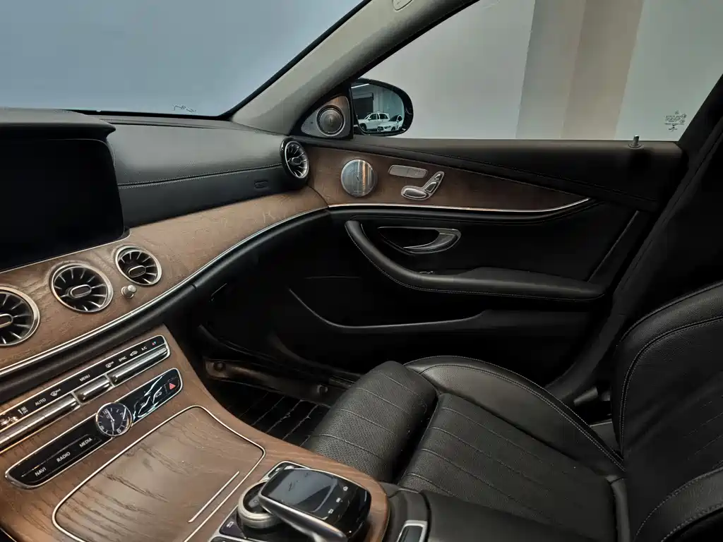 Mercedes-Benz E-Class 2018 — фото 14