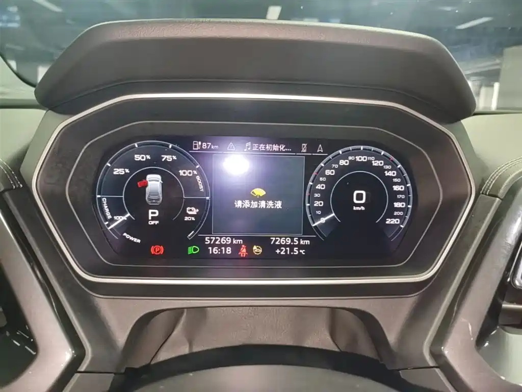 Audi Q4 e-tron 2023 — фото 12