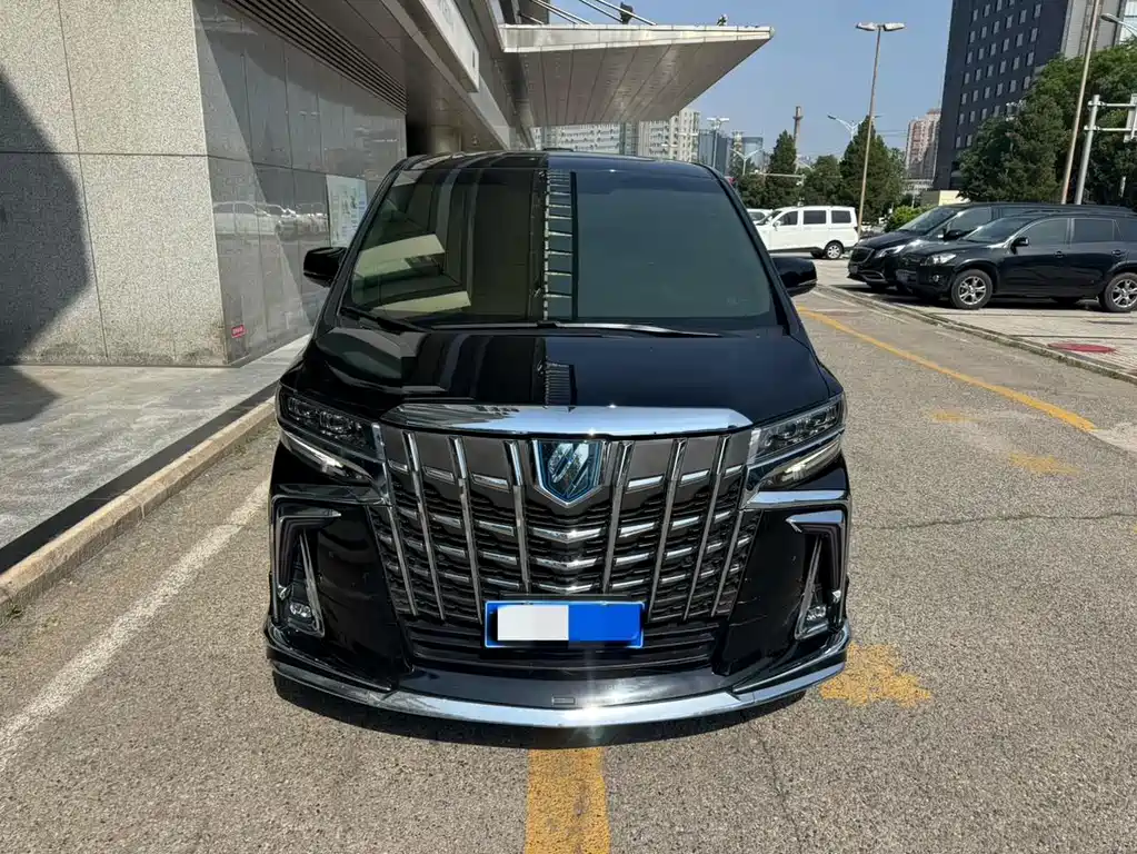 Toyota Alphard 2022 — фото 1