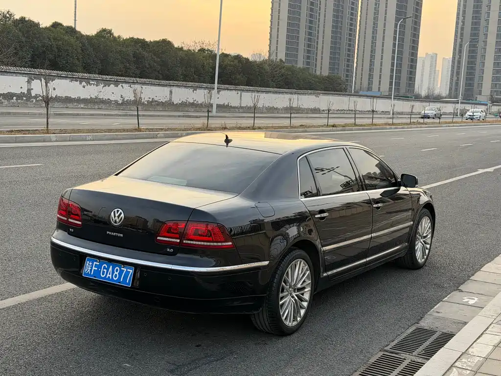 Volkswagen Phaeton 2016 — фото 18