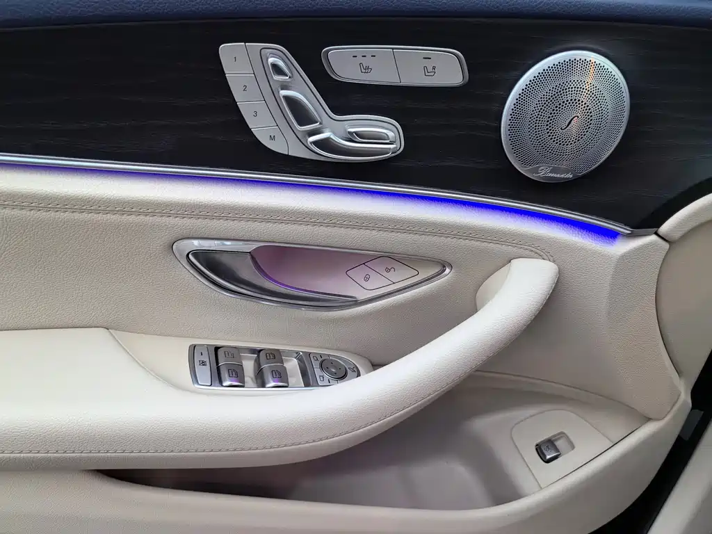 Mercedes-Benz E-Class 2020 — фото 26