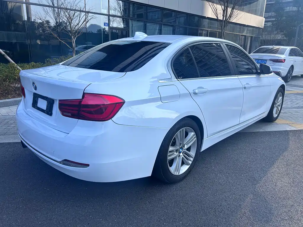 BMW 3 Series 2017 — фото 10