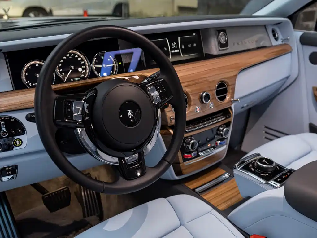 Rolls-Royce Phantom 2020 — фото 9