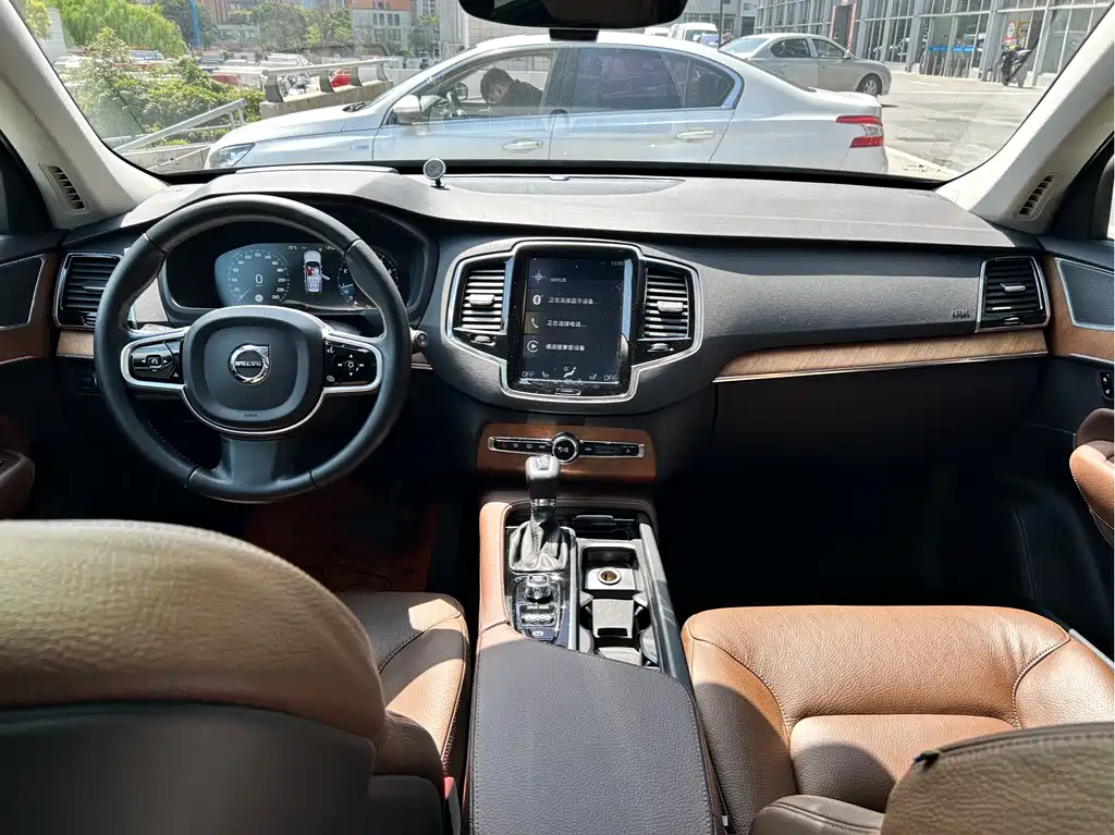 Volvo XC90 2019 — фото 13