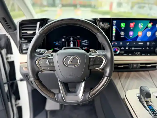 Lexus LM 2024