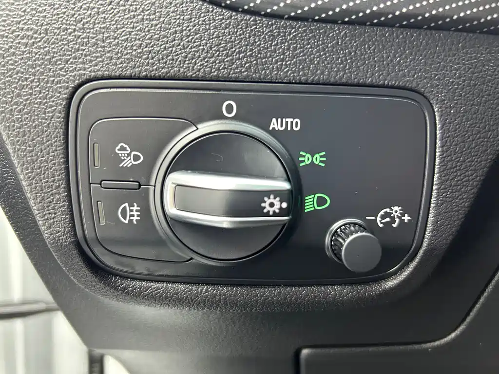 Audi Q2L 2023 — фото 11