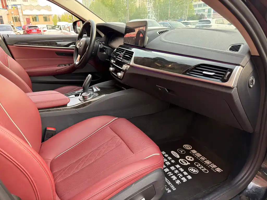 BMW 5 Series 2022 — фото 10