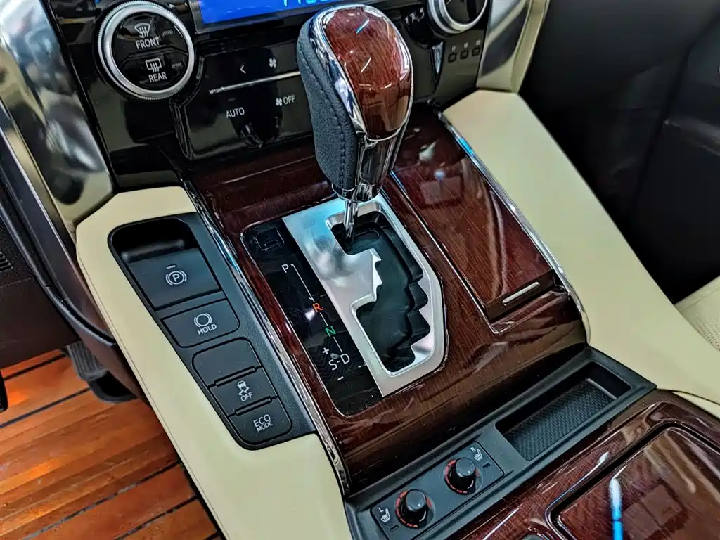 Toyota Alphard 2018 — фото 11