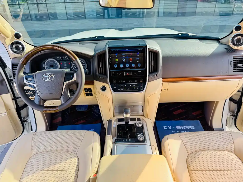 Toyota Land Cruiser 2017 — фото 12