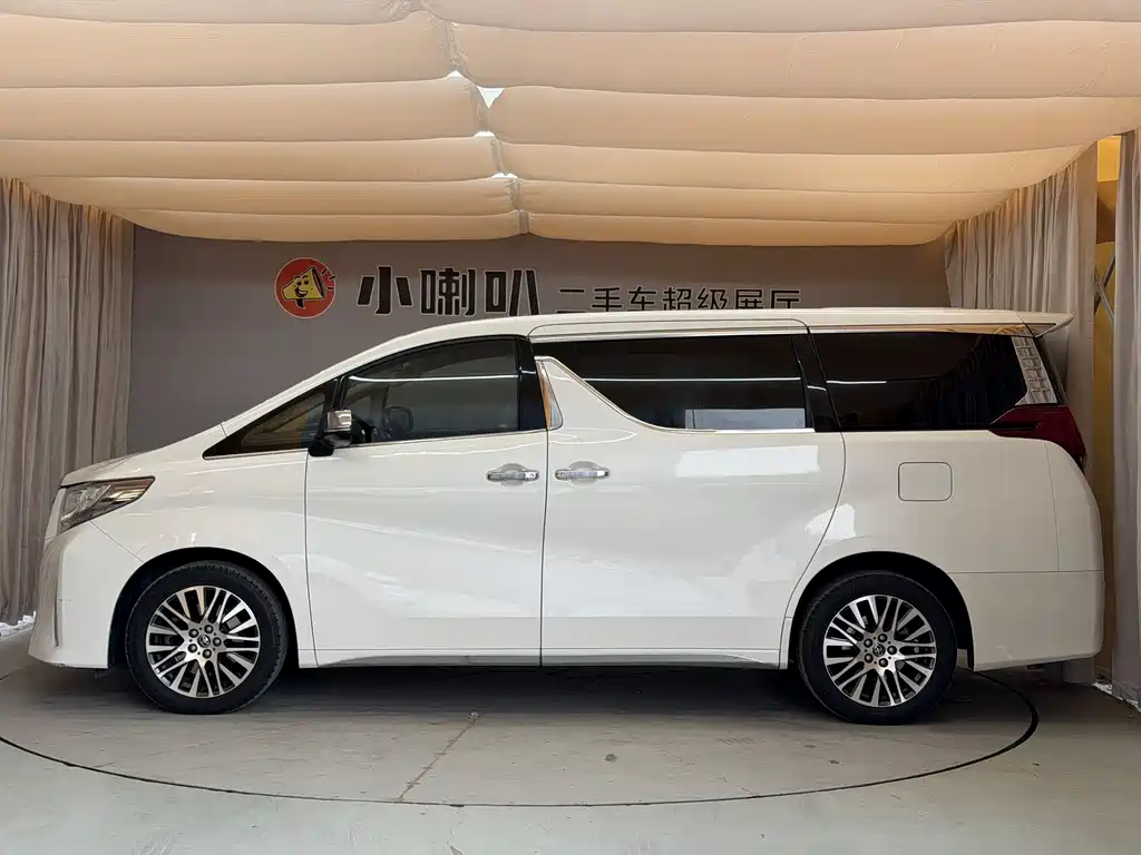 Toyota Alphard 2018 — фото 26