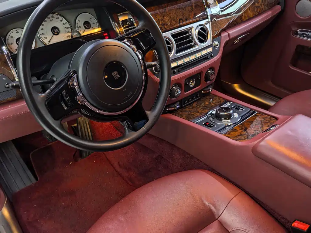 Rolls-Royce Ghost 2014 — фото 11