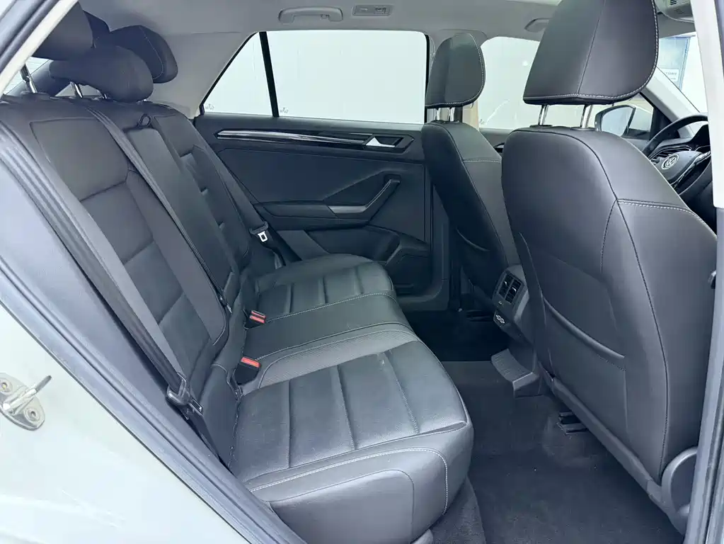 Volkswagen T-Roc 2023 — фото 10
