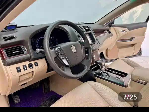 Toyota Crown 2011