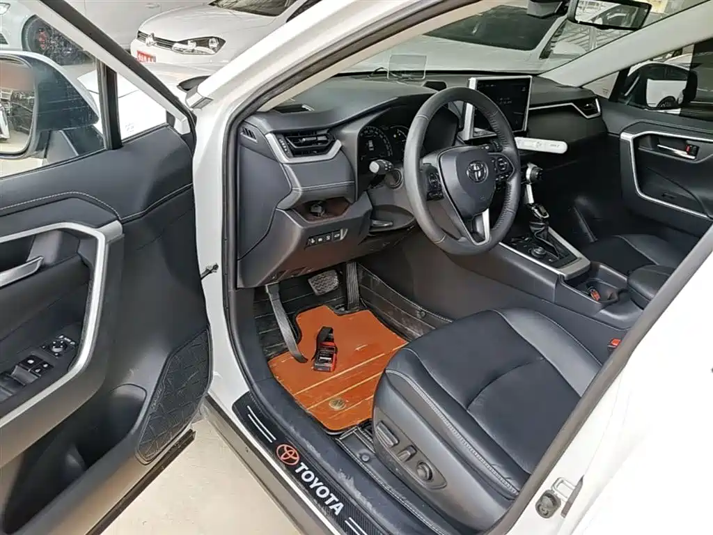 Toyota RAV4 2022 — фото 16