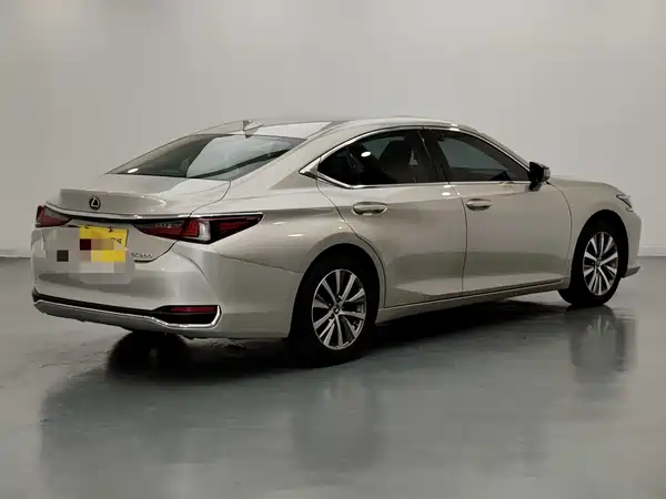 Lexus ES 2019