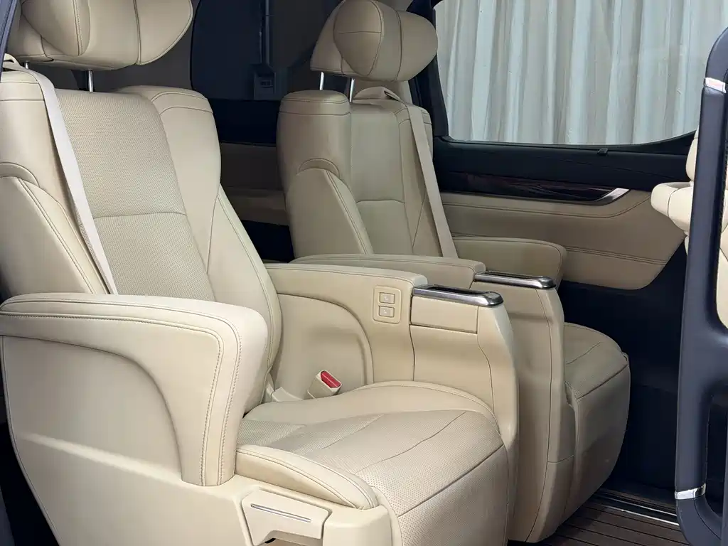 Toyota Alphard 2018 — фото 15
