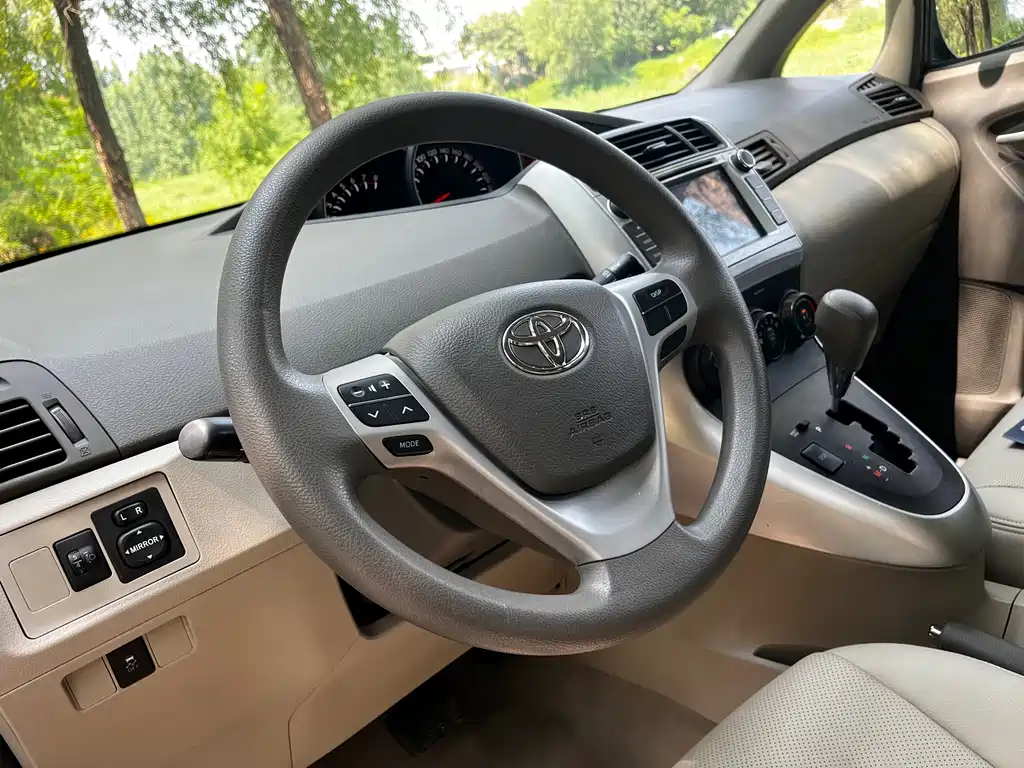 Toyota Verso 2017 — фото 10