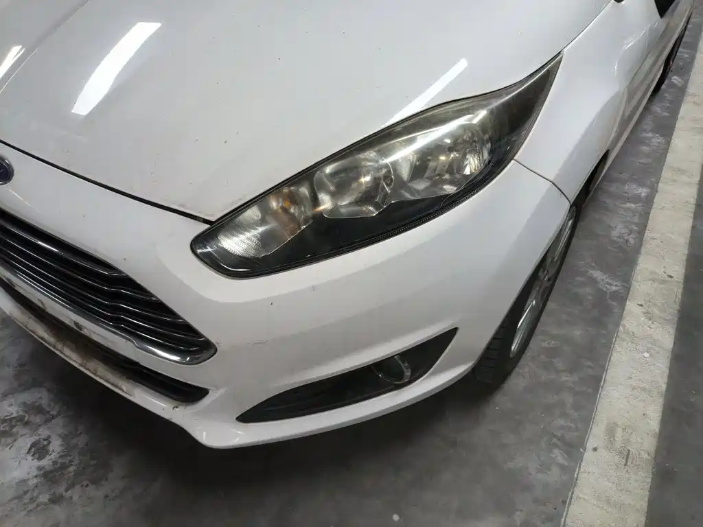 Ford Fiesta 2015 — фото 24