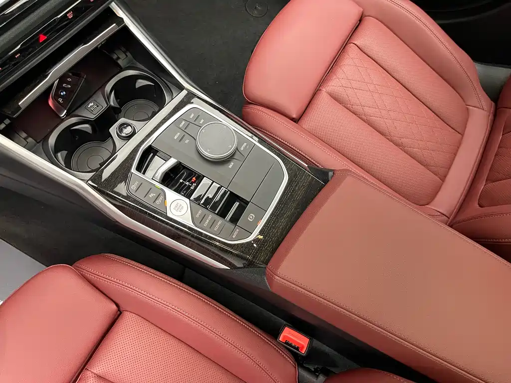 BMW 3 Series 2025 — фото 18