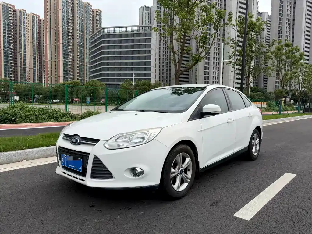 Ford Focus 2013 — фото 1