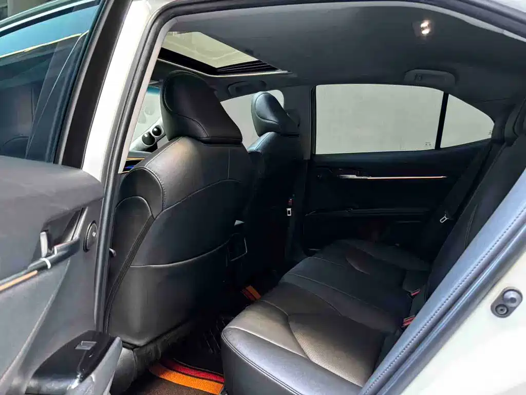 Toyota Camry 2023 — фото 7