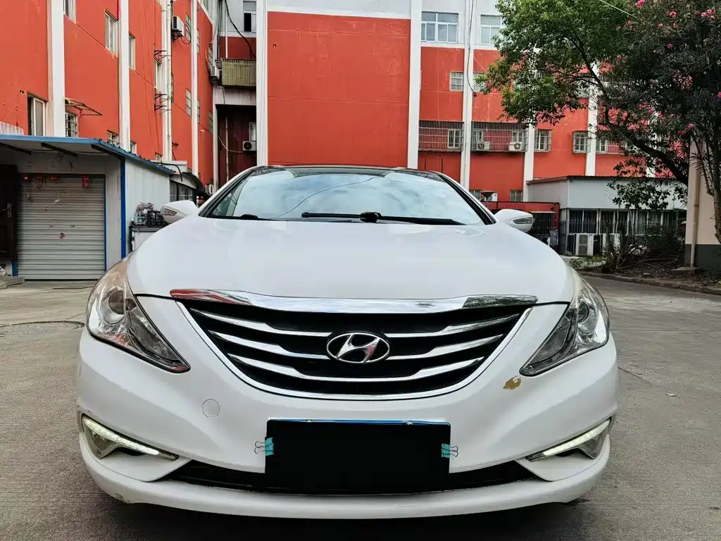 Hyundai Sonata 2011 — фото 2