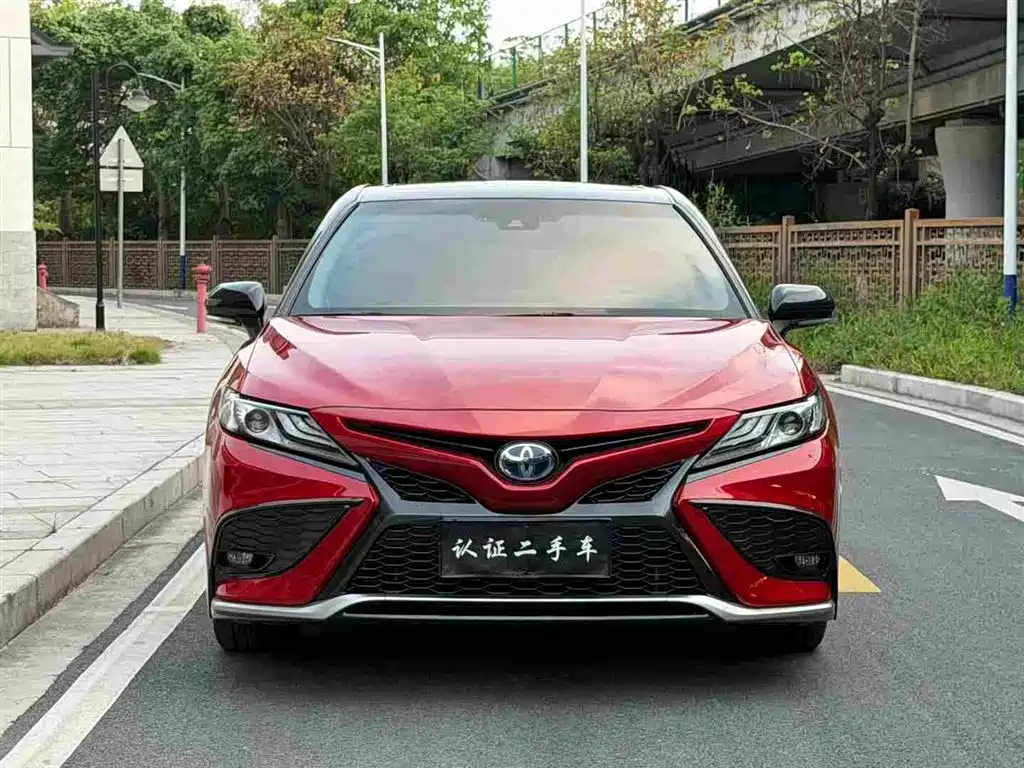 Toyota Camry 2023 — фото 2