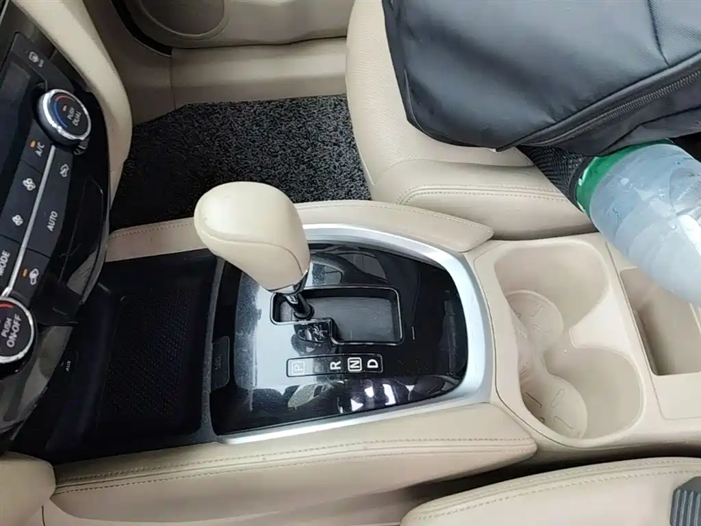 Nissan X-Trail 2015 — фото 14