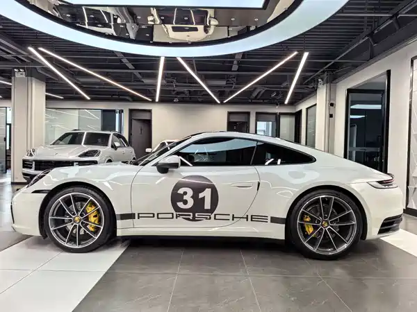 Porsche 911 2023